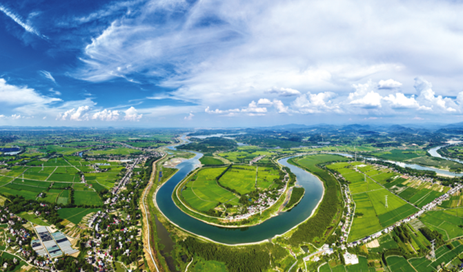 玉帶繞田疇 村落入畫屏